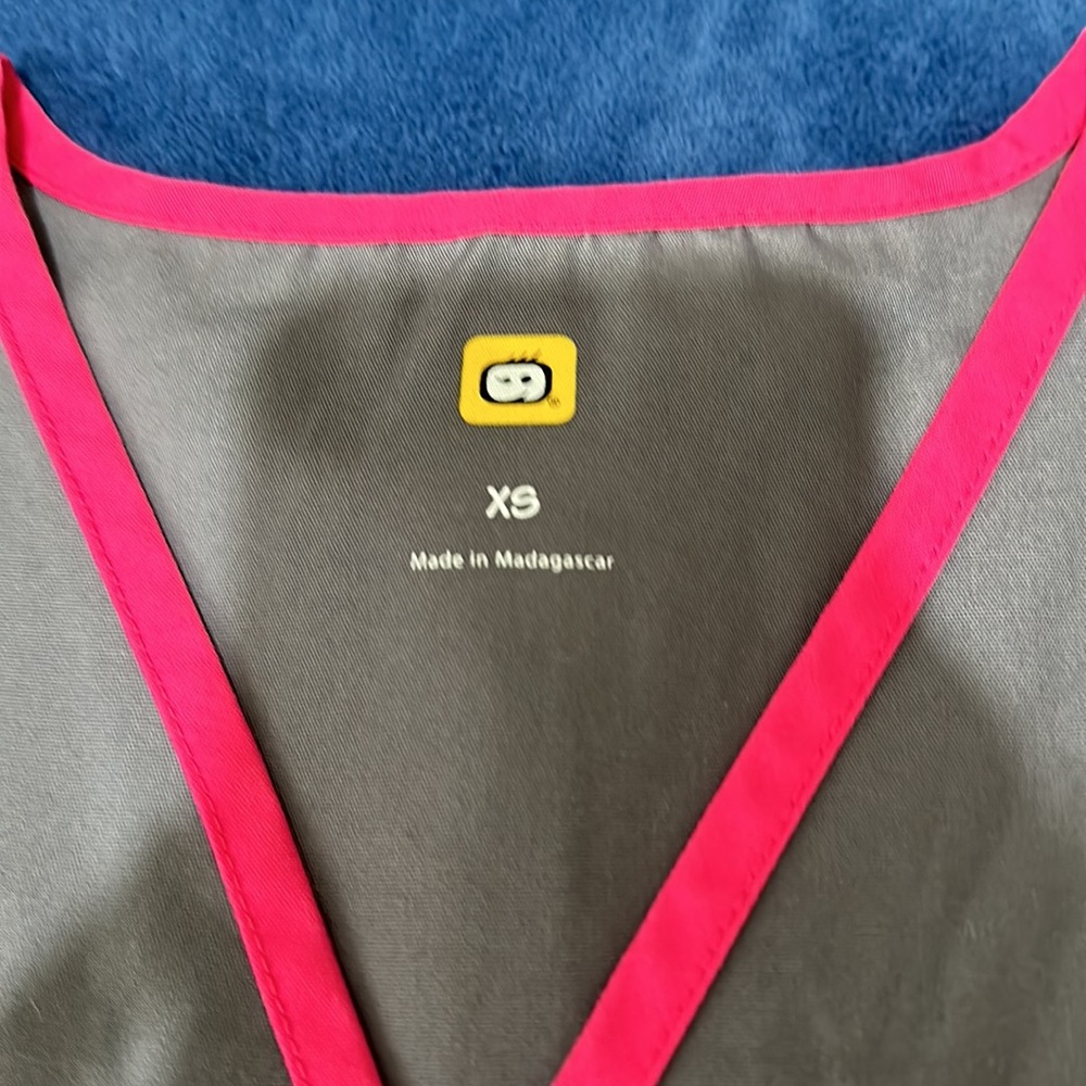 Scrub top - Picture 5 of 6